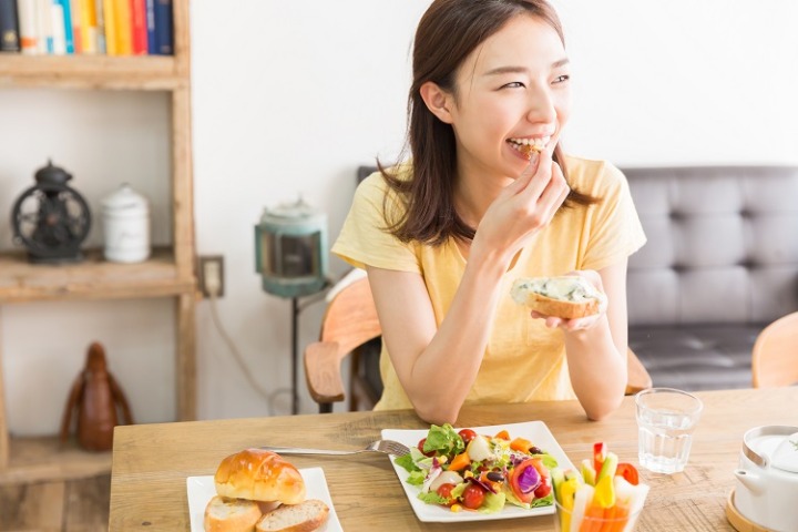 完全栄養食だけでの生活はNG！顎・口の筋力低下のリスク