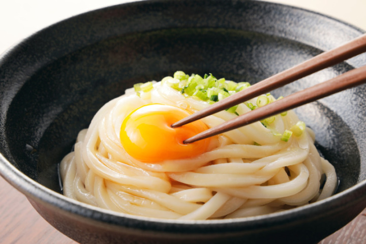 コシの強さが美味しさの秘密！のどごしが良いなめらかな「うどん」