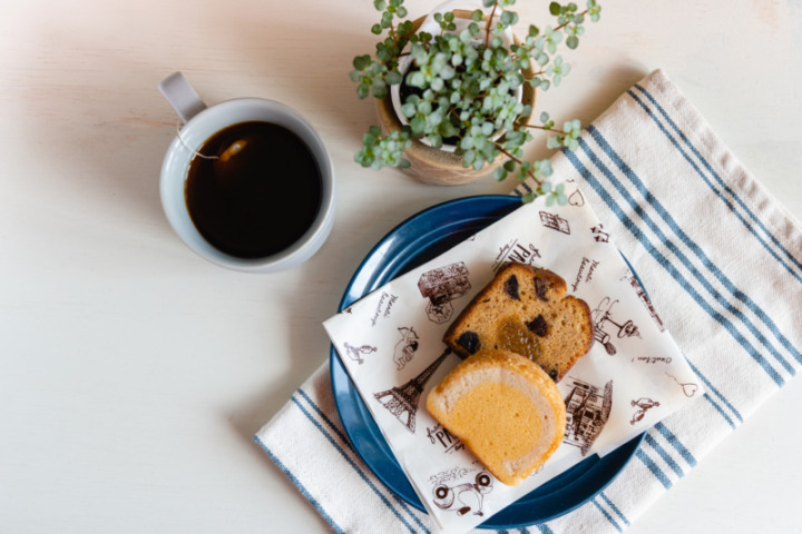 お菓子や紅茶などの食べ物・飲み物はプチギフトとして人気