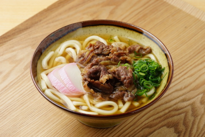 肉汁の旨味を楽しめる「肉うどん」