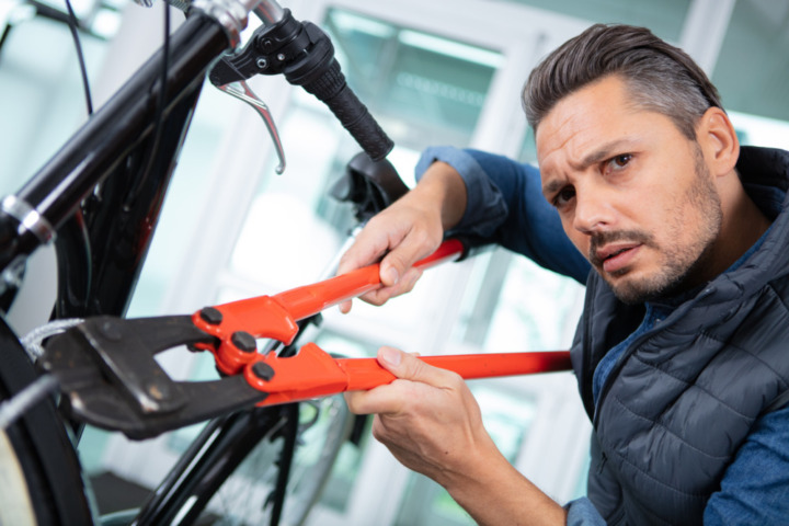 交番・自転車屋が近くにない場合は、壊し方を確認して自分で壊そう