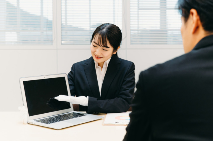 店頭買取：その場で査定・買取ができる。すぐに現金化も